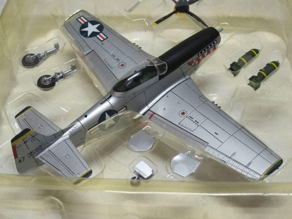Dragon Wings 1:72 scale die-cast model of a North American P-51D Mustang aircraft No.50040