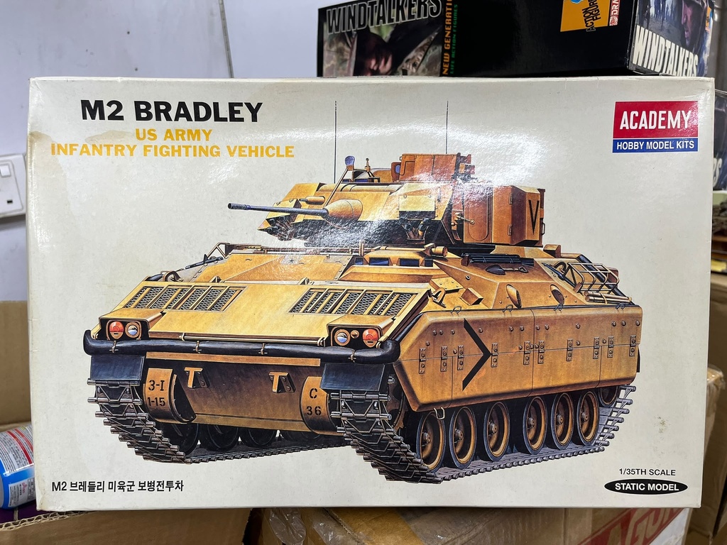 Academy 1/35 scale M2 Bradley US Army Infantry Fighting Vehicle